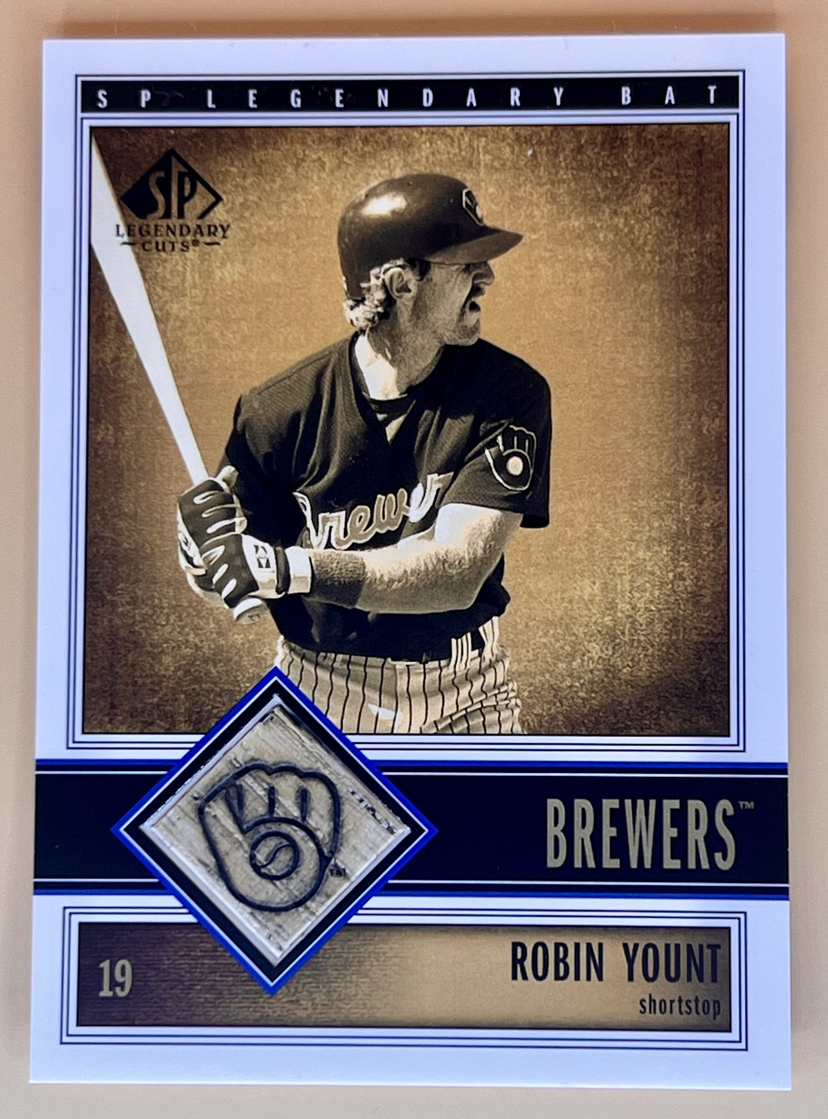 2002 Upper Deck SP Legendary Cuts  Robin Yount #B-RYO Game Used Bat Relic