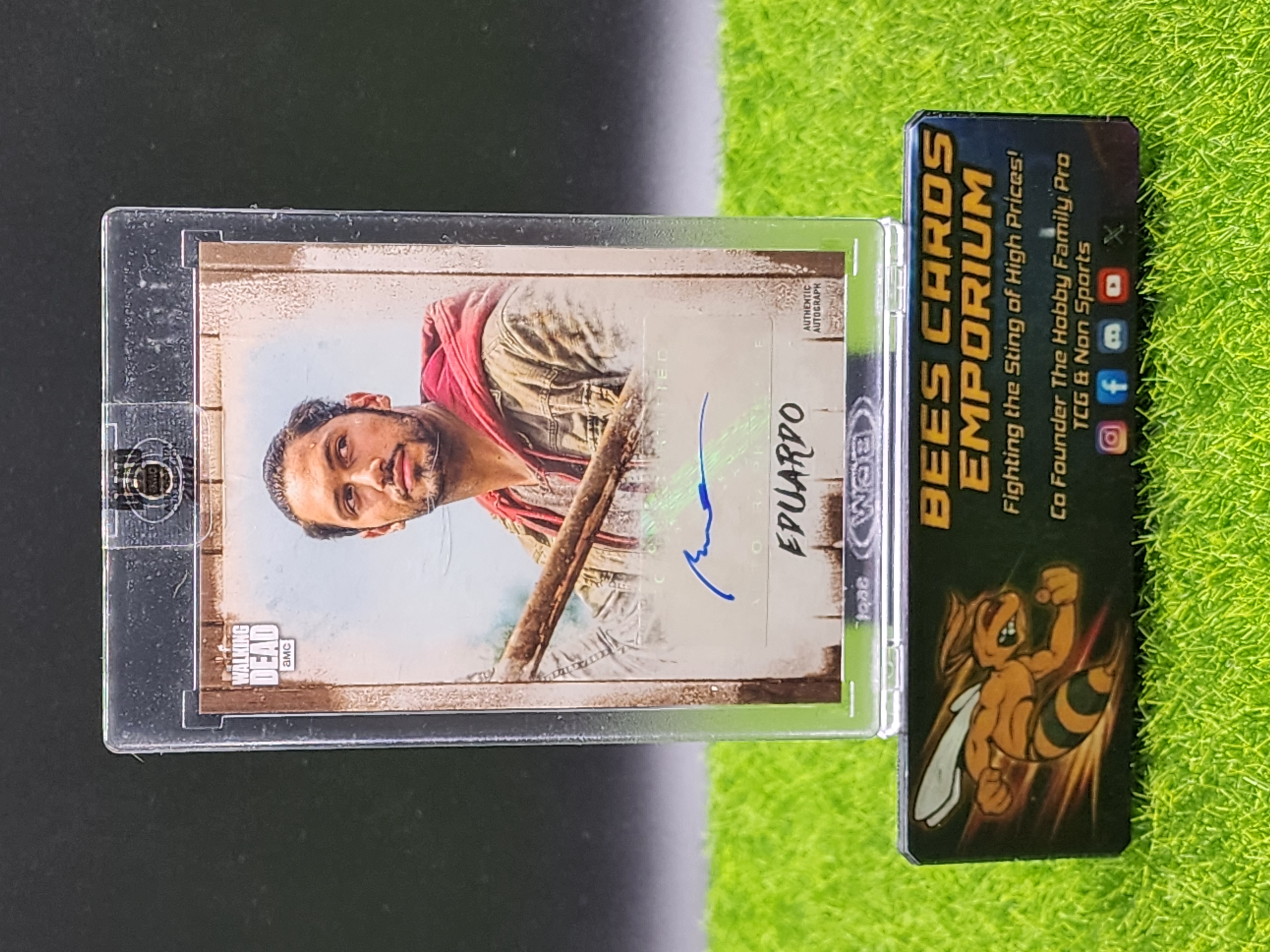 2018 Topps Walking Dead Eduardo Autograph Encased #03/99 Rust